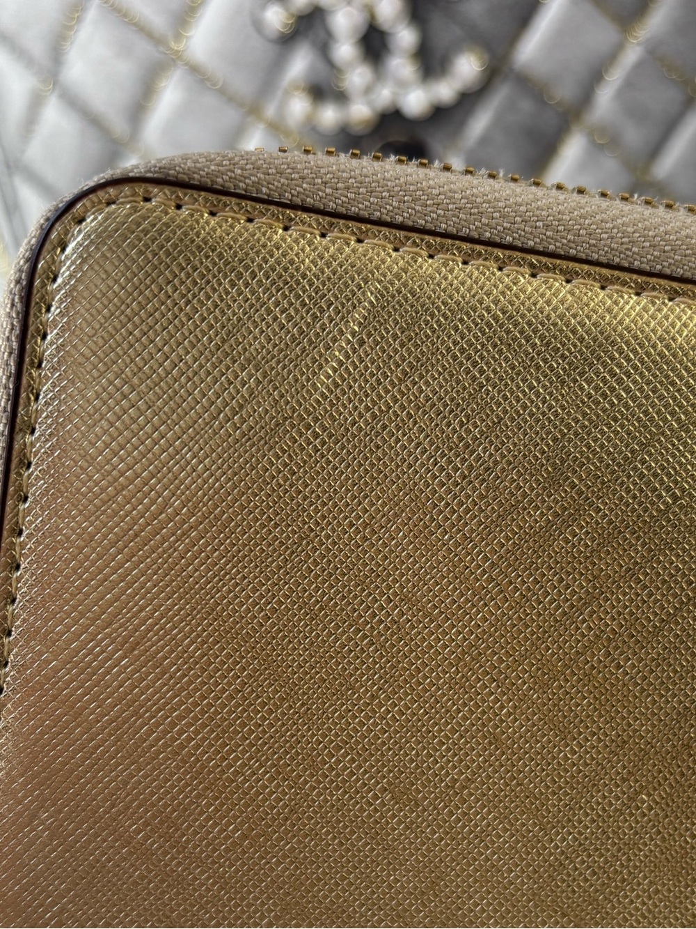 Kate spade STORYBOOK Gold Metallic Zip-around wallet EUC - Picture 9 of 14